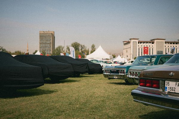 Elevate your uk winter wardrobe: innovative texture combinations for eye-catching style